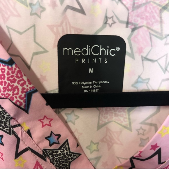 NWT mediChic Pink Star Print Short Sleeve scrub top - Picture 6 of 10